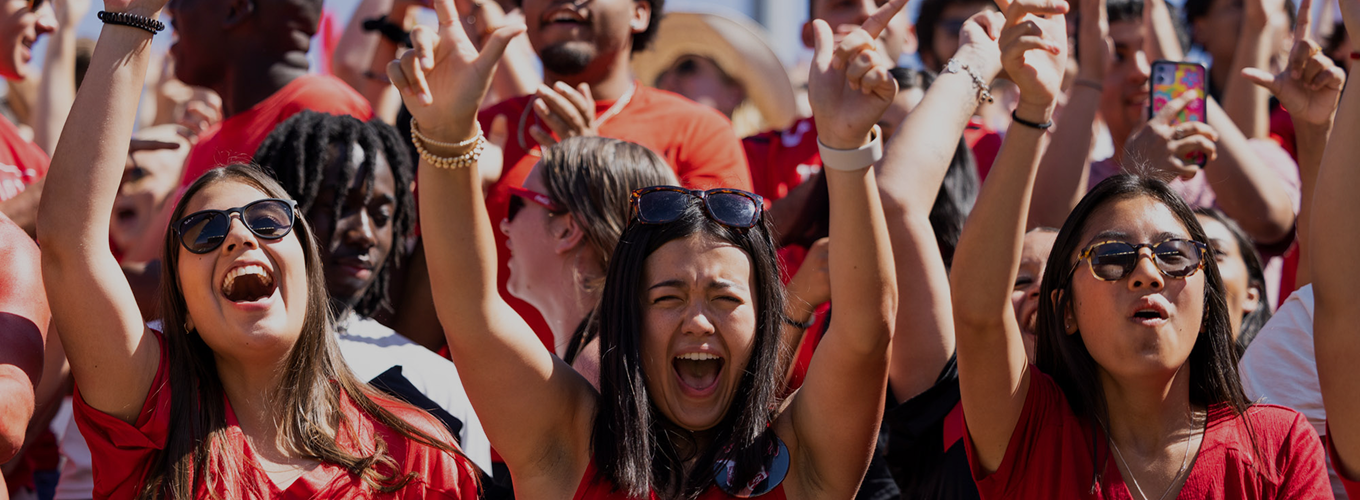 TTU Crowd of students and family members.
