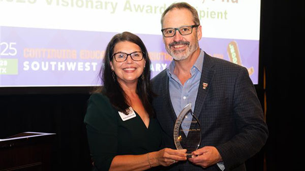 Guy Loneragan receives award