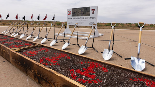 shovels cermoniously displayed ahead of CISI groundbreaking