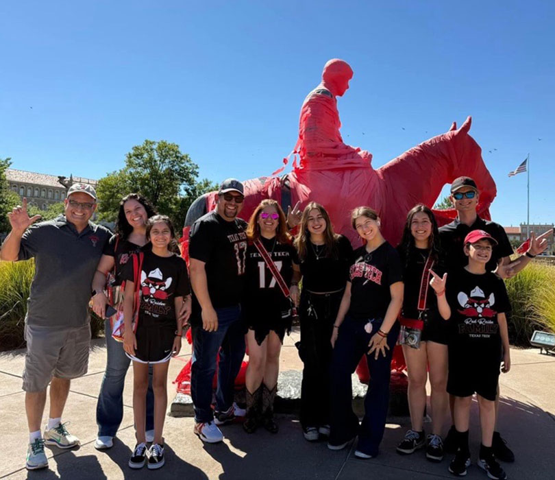 Family standing ni front of Will Rogers statue