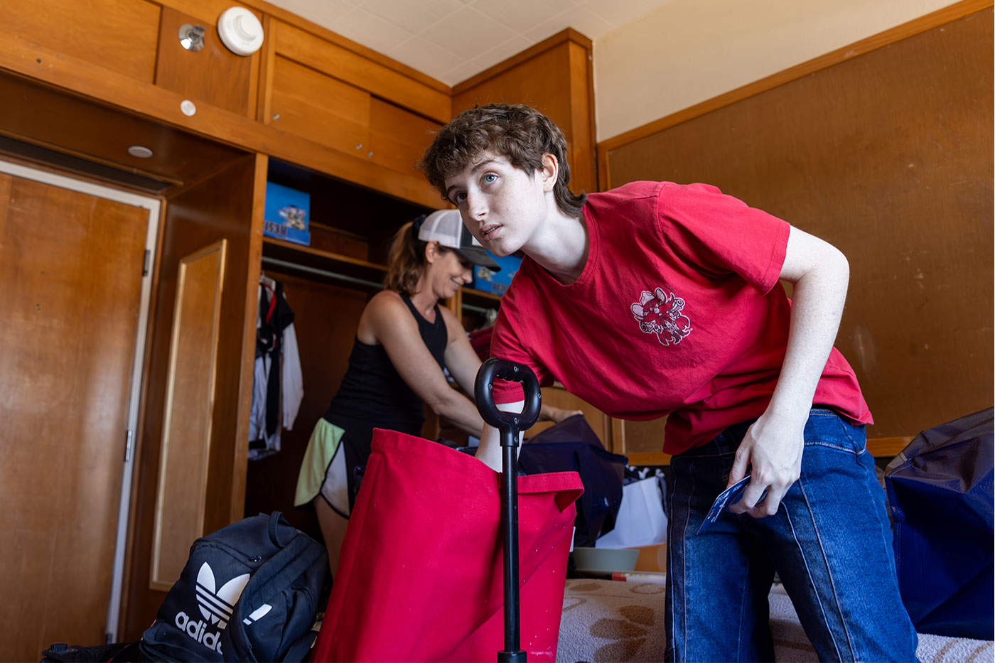 Jaycie arrives at her residence hall.