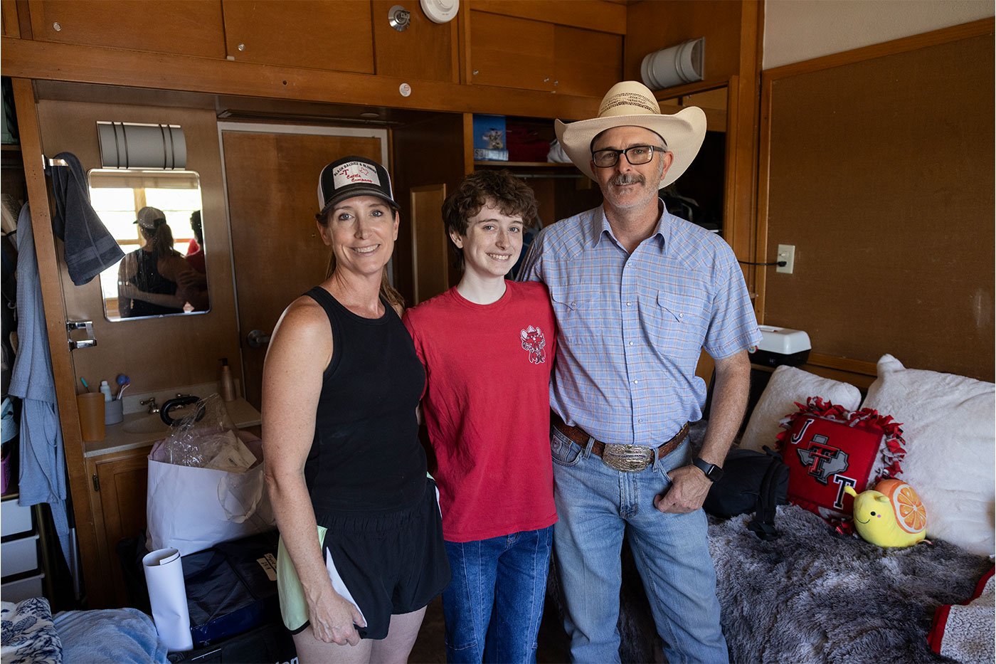 Jaycie with her parents.