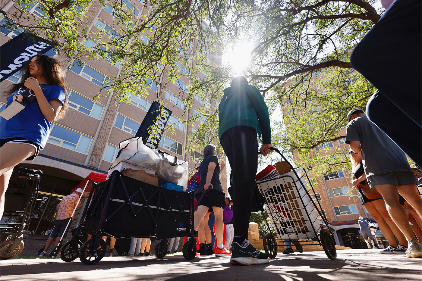Students moving in
