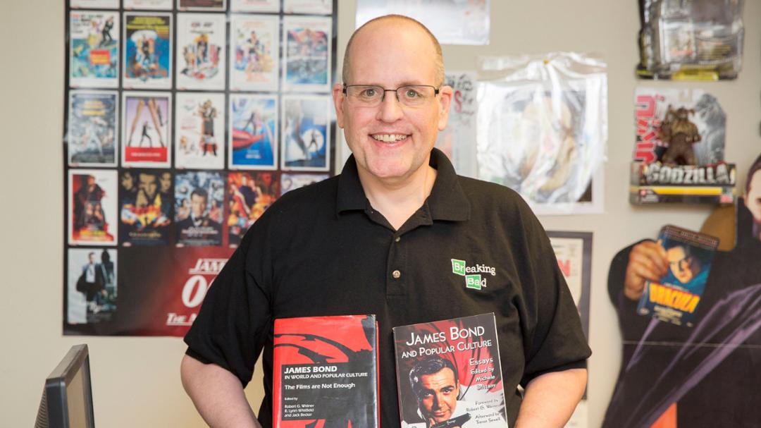 Honors Professor&rsquo;s Inquisitive Nature Promotes Positive Learning Environment