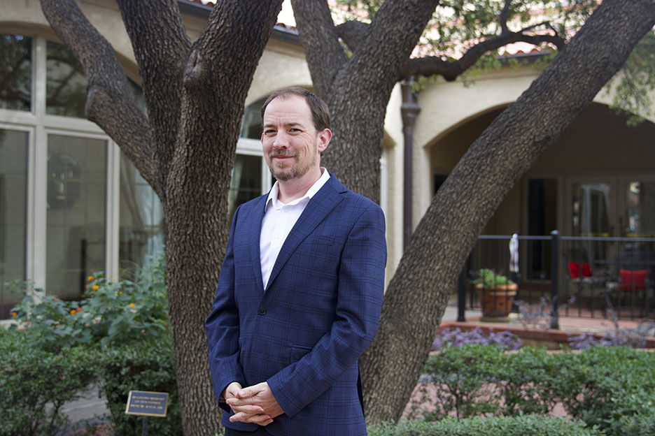 Headshot of Robert Weaver