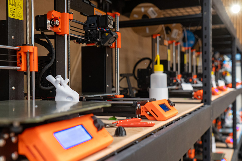 3D printers in a lab.