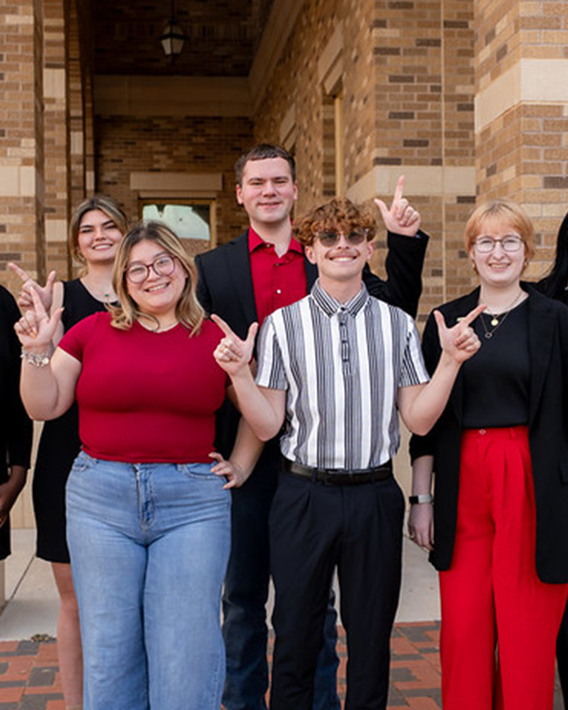 Group of students standing in front of Wall Hall.