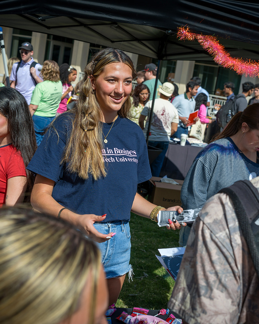 Students at an outdoor student organization fair